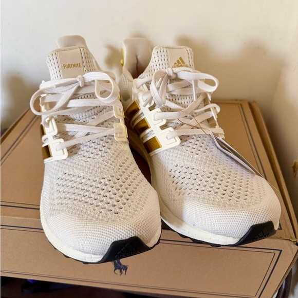 Adidas Ultra Boost FORTNITE gold trainers. Size US 12.5 - Picture 4 of 4
